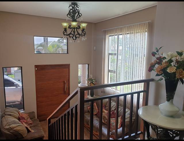 4 BEDROOM HOUSE FOR SALE IN EDGEMOUNT ESTATE